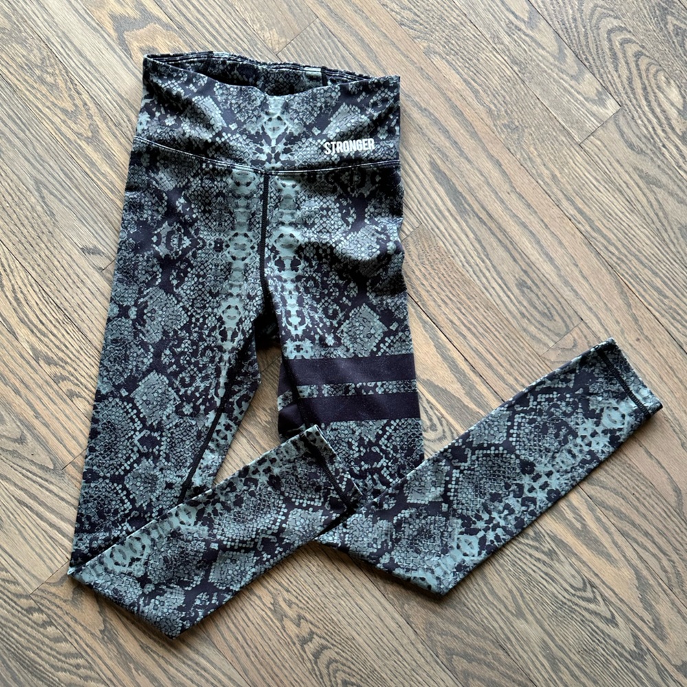 Snake print yoga leggings